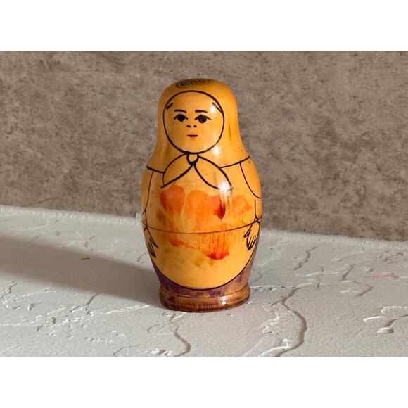 Vintage USSR Matryoshka Small Nesting Dolls (Set of 3) - Picture 4 of 15